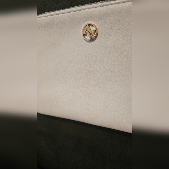 ADRIENNE VITTADINI Cream colored Wristlet - Picture 10 of 14